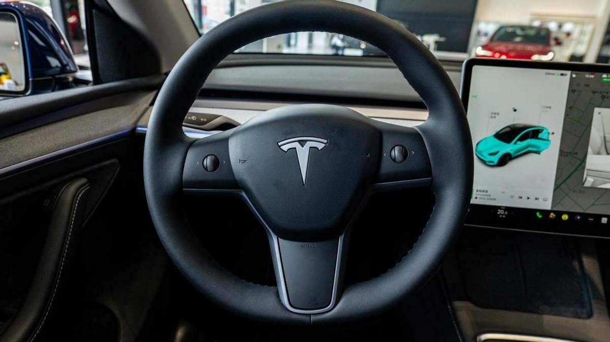 全新問界M5與特斯拉Model Y,誰將引領電動SUV新潮流?