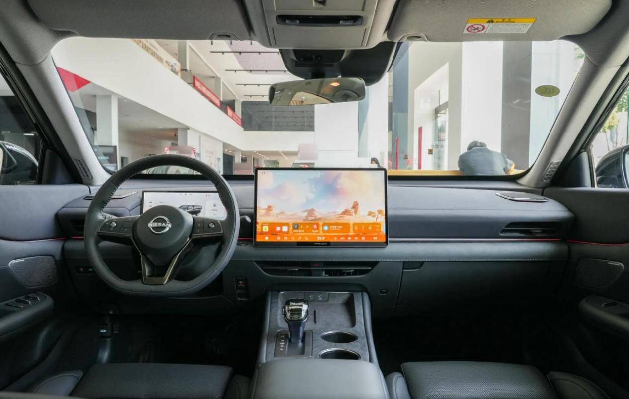 2026款天籟怎么樣?鴻蒙座艙和天籟油車匹配嗎?大沙發(fā)也有缺點?