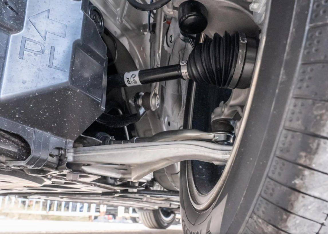 2026款天籟怎么樣?鴻蒙座艙和天籟油車匹配嗎?大沙發(fā)也有缺點?