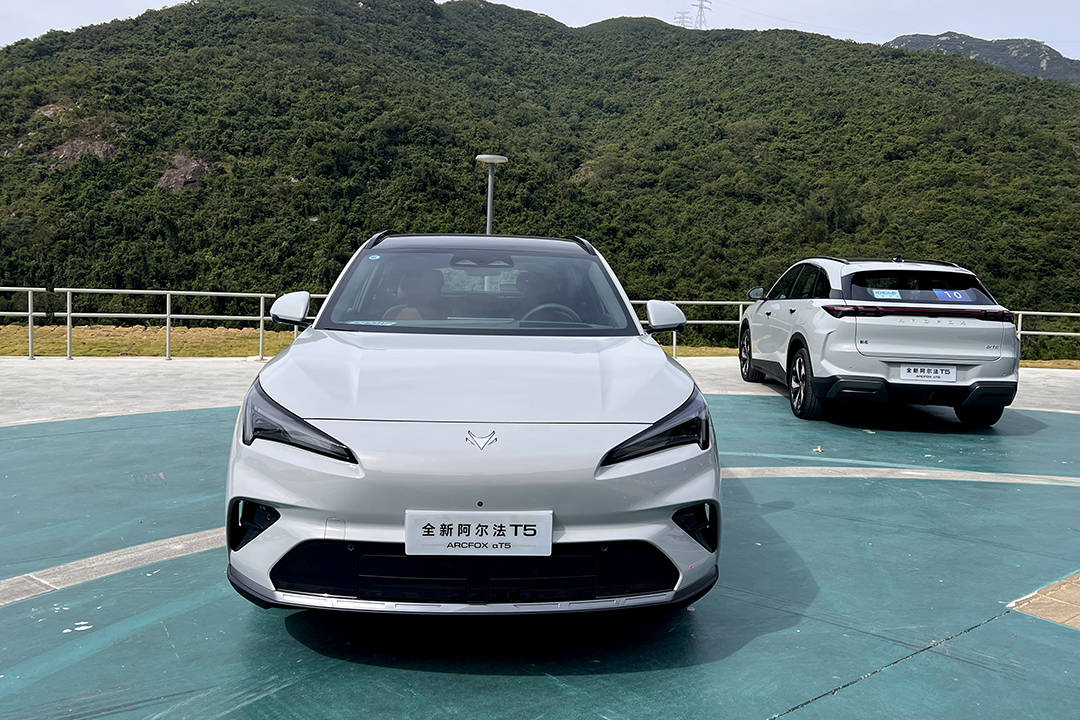 12萬級唯一支持城市NOA!極狐阿爾法T5增程版深圳試駕