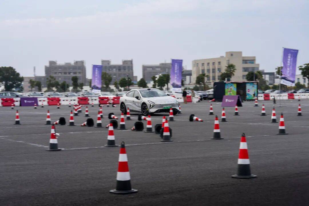 深藍L06為何被稱為“公路磁懸浮”?