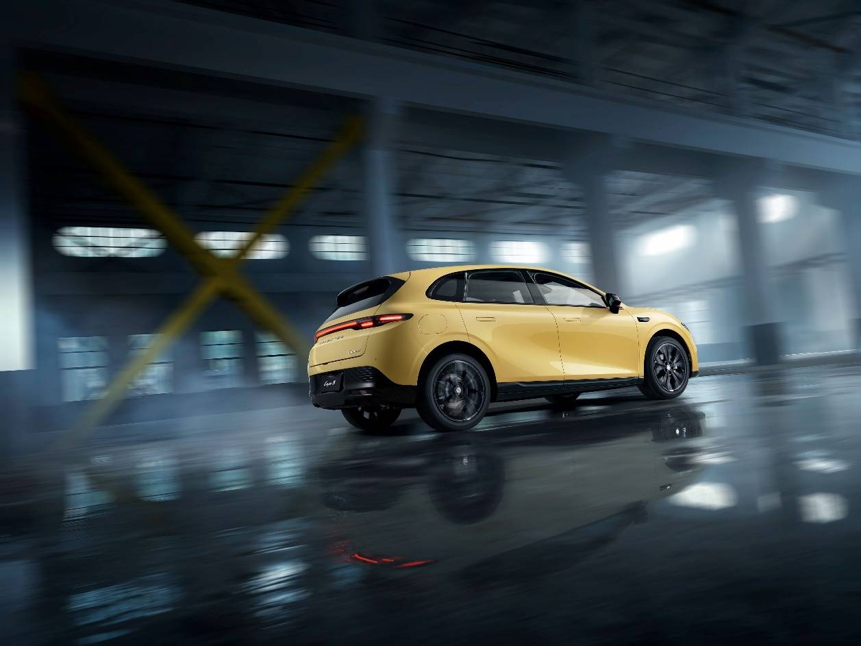 零跑Lafa5限時驚喜價9.28-11.68萬 填補10萬級純電運動轎跑市場空白