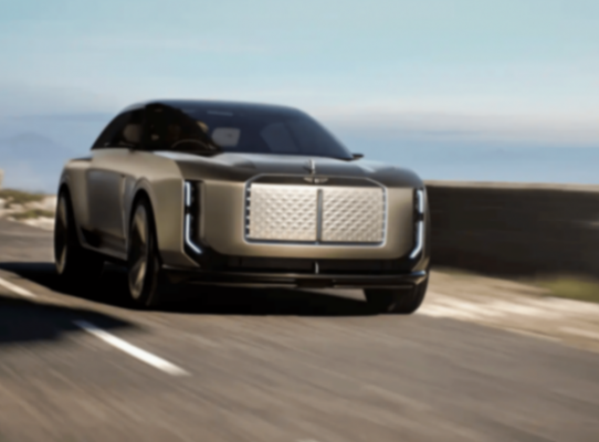 賓利官方披露了2026年首款純電動車的核心信息,國內預售價約275.5萬元起,低于添越Speed版本的高溢價配置